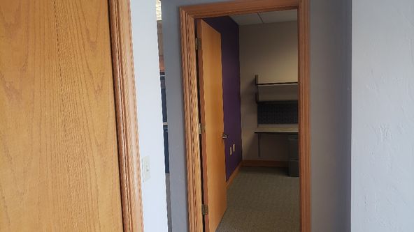 1,422 SF